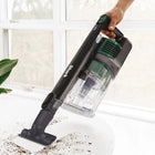 Shark - Aspirateur sans fil IZ140C-La technologie Dirt Engage offre des performances de nettoyage imbattables sur les tapis et les sols nus par rapport à tous les aspirateurs sans fil Shark en éliminant les débris profondément incrustés sur les tapis et en engageant directement les sols nus