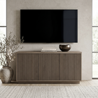 Hudson&Canal - Meuble TV rectangulaire cannelé Hanson pour téléviseurs jusqu'à 55 pouces, finition chêne gris vieilli-Le socle, le plateau et les étagères sont fabriqués en MDF robuste avec une finition chêne gris vieilli aspect bois
