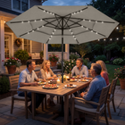 Outsunny - Parasol de patio avec lumières solaires et housse - 9,3 pi - gris-La conception à trois niveaux avec évent favorise un flux d'air stable et rafraîchissant