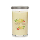 Yankee Candle - Iced Berry Limonade Signature Bougie pilier moyenne - 14 oz-Le couvercle en métal brossé sert de dessous de verre à bougie