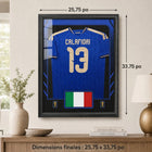 Frameworth - Coupe du Monde FIFA 2026 Officielle Italie Riccardo Calafiori Cadre Réplique de Maillot - 25,75 po x 33,75 po-Arrive prêt à accrocher et constitue un cadeau remarquable pour les amateurs de soccer et les collectionneurs.