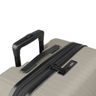 Bugatti - Valise d'enregistrement 30po à roulettes pivotantes de la collection Berlin - Crème-Déplacement fluide avec 8 roues doubles pivotantes à 360°