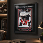 Frameworth - Taylor Hall 16 po H x 20 po l Cadre signature réplique Carolina Hurricanes Champions de la Coupe Stanley 2026 - Sous licence officielle LNH/AJLNH-Format fini 16x20 pouces pour salon, bureau, salle de sport ou espace de collection