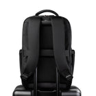 Bugatti - Sac à dos d’affaires de la Collection Blake pour portable 15,6po - Noir-Compartiment rembourré pour ordinateur portable, compatible avec les appareils jusqu’à 15,6 pouces