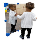 Childrens FactoryMD – Miroir carré pour enfants de 24 po, 24 x 24 x 0,06 po-Cela facilite l’installation et tient le miroir solidement contre la surface