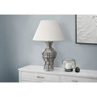 Monarch Specialties - Luminaire - 28 po H Lampe De Table - Résine Grise - Abat-Jour Ivoire / Crème - Contemporain - Moderne-Profitez d'options d'éclairage polyvalentes grâce à l'interrupteur à 3 voies pratique qui peut accueillir une ampoule de 100 W (ampoule à 3 voies non incluse), ce qui vous permet de régler sans effort la luminosité et de créer l'ambiance parfaite dans n'importe quelle pièce
