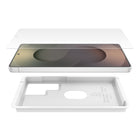 Belkin - Protecteur d’écran pour Samsung S25 ULTRA - Verre recyclé-Compatible avec les coques + protection d’écran 360° de bord à bord: La couverture plate de tout l’écran s’obtient facilement, car les bords incurvés rendent ce protecteur d’écran compatible avec la plupart des coques Galaxy et lui permettent de protéger la totalité de l’écran, même en cas de chute sur ses bords