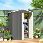 Outsunny - Remise de jardin extérieure 4,5 pi x 3 pi, gris clair-Le toit en pente empêche l'accumulation de pluie, gardant vos affaires au sec 
