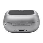 JBL - Live Buds 3 Écouteurs intra sans fil avec réduction de bruit - Argent-Avec le service Google Finder, si jamais vous égarez vos écouteurs, vous disposez d’un réseau de plus de 3 millions d’appareils Android qui vous aideront automatiquement à les trouver. Avec la fonction Audio Switch Google, les écouteurs passent facilement d’un appareil Android Bluetooth à un autre. Passez d’une vidéo sur votre tablette à un appel sur votre smartphone et ne ratez aucun moment