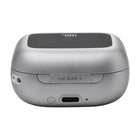 JBL - Live Buds 3 Écouteurs intra sans fil avec réduction de bruit - Argent-Avec le service Google Finder, si jamais vous égarez vos écouteurs, vous disposez d’un réseau de plus de 3 millions d’appareils Android qui vous aideront automatiquement à les trouver. Avec la fonction Audio Switch Google, les écouteurs passent facilement d’un appareil Android Bluetooth à un autre. Passez d’une vidéo sur votre tablette à un appel sur votre smartphone et ne ratez aucun moment