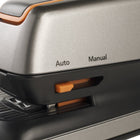 Swingline - Agrafeuse électrique compacte Optima 20 -Basculez facilement entre les modes d'agrafage grâce au commutateur de commande utilisateur.  Comprend des modes d'agrafage automatique et manuel pour un fonctionnement flexible 