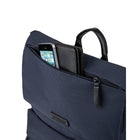 Bugatti - Collection Reborn - Sac à dos d'affaires 14,1 po - Marine (BKP2229BU-NAVY)-Grand compartiment principal avec une poche rembourree pour votre iPad/tablette