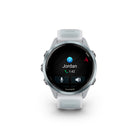 Garmin - Forerunner 570 - 42 mm, aluminium bleu nuage avec bracelet translucide Whitestone/bleu nuage-PROGRAMMES D'ENTRAÎNEMENT QUOTIDIENS - Obtenez des entraînements personnalisés, basés sur vos données. Ces recommandations varient en intensité et s'adaptent après chaque course pour prendre en compte vos performances et votre récupération.