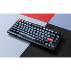 Keychron - V1 Max RGB Wireless Mechanical Keyboard - Brown Switch - 75% Layout with Knob - Carbon Black-Touches PBT Double-Shot au Profil OSA : Ces Touches PBT Double-Shot au Profil OSA ont une hauteur similaire au profil OEM et une forme semblable au SA. Nous les avons nommées touches OSA (OEM sphérique angulaire). Les touches en PBT offrent une excellente résistance à l'huile, améliorent la sensation de frappe et empêchent les légendes de s'effacer.