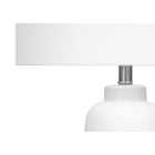 Monarch Specialties - Luminaire - 26 po H Lampe De Table - Crème Céramique - Abat-Jour Ivoire / Crème - Moderne-Dimensions assemblées : 15 po L x 15 po L x 25,5 po H. base : 7 po L x 7 po L x 14,5 po H. ombre : 15 po L x 15 po L x 10 po H
