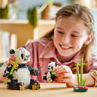 LEGO - Creator Animaux sauvages Famille Panda - 626 pièces-Les 2 jouets panda, les 2 figurines orques et les 2 jouets pingouin ont tous des parties du corps mobiles