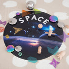 TickiT - Tapis de jeu Space Discovery-Conception Durable - Fabriqué en polyester durable, ce tapis résistera à des années d'utilisation en classe ou à la maison