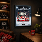 Frameworth - Cadre photoglass de Nikolaj Ehlers 16x20 des Carolina Hurricanes champions Coupe Stanley 2026 - 18 po l x 22 po H-Encadré professionnellement au Canada : l’image est imprimée en ultra haute définition directement sur le verre et finie dans un cadre noir