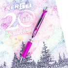 Pentel - EnerGel Rechargeable Rétractable Stylo à Encre Gel - 0,7mm - Encre Magenta-Rechargeable avec les recharges LR7. Réduisez vos déchets en rechargeant vos stylos.