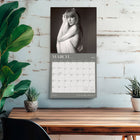 BrownTrout - 2026 Calendrier suspendu mural carré mensuel de 18 mois - Taylor Swift - 12 po x 24 po-Caractéristiques - 18 mois (juillet 2025-décembre 2026), 30,5 cm x 30,5 cm (fermé), 30,5 cm x 60,9 cm (ouvert), 36 pages