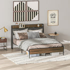 HOMCOM - Cadre de lit queen size avec tête de lit de rangement et prise de chargement - noyer-La tête de lit rembourrée offre un soutien confortable pour lire ou se détendre 