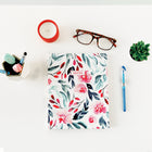 Blueline - Cahier de notes NotePro à couverture rigide Collection Fashion - 9-1/4 po x 7-1/4 po - Fleurs Tranquilles- Onglets autocollants, feuille d'index et pochette de rangement