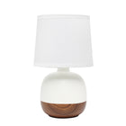 Simple Designs - Petite lampe de table du milieu du siècle - bois foncé et blanc-Base bicolore en céramique et imprimé bois