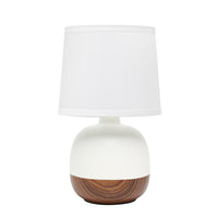 Simple Designs - Petite lampe de table du milieu du siècle - bois foncé et blanc-Base bicolore en céramique et imprimé bois
