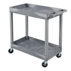 Luxor - Chariot utilitaire polyvalent à deux plateaux cuvettes Luxor TUFFY XL - 32" L x 18" P - gris-Équipé de quatre roulettes pivotantes de 4 pouces à bande de roulement en caoutchouc thermoplastique, dont deux ont des freins de blocage pour la stabilité
