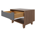 Nexera - Table de nuit Barista, 1 tiroir, Noyer & gris charbon-Façade de tiroir et pattes sculptées au fini laqué gris charbon mat