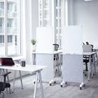 Quartet Chevalet agile - 27,5 po x 60,5 po - blanc/gris (Q293066W)-Les surfaces effaçables à sec à double face vous offrent plus d'espace pour écrire et collaborer