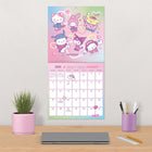 DateWorks - 2026 Calendrier Mural 16 Mois - 12 po x 12 po - Hello Kitty - Bilingue -Comprend des pages mensuelles de janvier à décembre 2026, ainsi que les 4 derniers mois de 2025