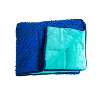 Bouncyband - Couverture sensorielle lestée en polaire douce de 7 lb pour enfants, 56" x 36"-AUGMENTER LA CONCENTRATION : Couverture réversible bicolore avec picots doux d'un côté et peluche douce et soyeuse de l'autre, combinée à une répartition uniforme du poids pour aider les enfants à se concentrer