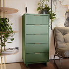 Manhattan Comfort - Granville commode haute et étroite moderne 23,62" - vert sauge-Comprend 5 tiroirs à extension totale avec tiroir supérieur doté de lignes nervurées verticales texturées en bois massif Le tiroir supérieur offre une option de 6 petits compartiments pour une meilleure organisation