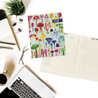 Graphique - 2024-2025 Académique Groovy Mushroom Mensuel Planificateur de Bureau - 20.32 x 25.4 cm-Couverture en papier double réflexion et élastique