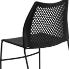 Chaise empilable noire HERCULES à dossier ventilé et à base traîneau enduite de poudre noire avec une capacité de 661 lb-Entretoise transversale avant