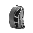 Peak Design - Everyday Sac à dos Zip - 20L - Noir-Deux diviseurs internes FlexFold gardent votre matériel organisé, protégé et évitent qu'il ne s'entasse au fond de votre sac. Des poches latérales extensibles pour des bouteilles d'eau ou un trépied
