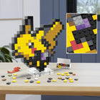 MEGA - Kit de jouets de construction Pokémon Pikachu - Ensemble rétro - 400 pièces-Mesure 15,24 cm (6 po) de haut avec blocs au style pixélisé donnant un look rétro