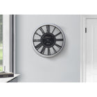 Monarch Specialties - Horloge - 20 po Rond - Horloge Murale - Noir - Argent - Transitionnel-Facile à lire grâce aux chiffres romains sur un fond de style squelette et au mouvement à quartz pour un chronométrage précis
