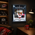 Frameworth - Cadre photoglass de Frederik Andersen 16x20 des Carolina Hurricanes champions Coupe Stanley - 18 po l x 22 po H-Encadré professionnellement au Canada : l’image est imprimée en ultra haute définition directement sur le verre et finie dans un cadre noir