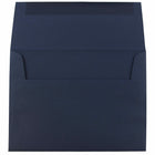 JAM Paper - Enveloppes d'invitation A6 - 4,75 x 6,5 - bleu marine - Paquet de 50-Ces enveloppes sont parfaites pour envoyer des invitations, des cartes de voeux, des RSVP, des cartes de remerciement, des cadeaux d'anniversaire, des remises de diplômes, des vacances et plus encore