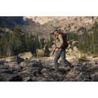 Garming - GPSMAP H1 GPS portatif premium-EN MOUVEMENT - Le navigateur a intégré le Spine Mount 2 et comprend un mousqueton à boucle amovible pour plus de polyvalence lors de votre aventure. Compatible avec des accessoires supplémentaires du Spine Mount 2 (vendus séparément).