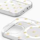 Ideal of Sweden - Étui Mid Clear MagSafe iPhone 15/14/13 - Golden Hearts -Protection complète sur mesure