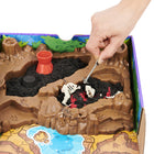 Kinetic Sand - Creuser pour Dinos Dino Dig-Le coffret Fossiles Dino Kinetic Sand est parfait pour encourager la créativité et l'imagination des enfants. C'est un cadeau idéal pour les enfants à partir de 6 ans. Le sable Kinetic Sand est élaboré à partir de sable naturel et ne contient pas de blé, de gluten ou de caséine.