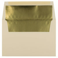 JAM Paper - Enveloppes d'invitation A8 doublées d'aluminium - 5,5 x 8,125 - écru avec feuille d'or - Paquet de 25-Ces enveloppes sont parfaites pour envoyer des invitations, des cartes de voeux, des RSVP, des cartes de remerciement, des cadeaux d'anniversaire, des remises de diplômes, des vacances et plus encore