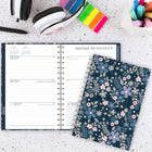 Mead - Agenda hebdomadaire/mensuel Caprice floral 2026 - 8-1/2 po H x 5 1/2 po l - bleu - bilingue-15 pages mensuelles à onglets pour passer rapidement à n'importe quelle date