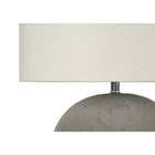 Monarch Specialties - Luminaire - 20 po H Lampe De Table - Béton Gris - Abat-Jour Ivoire / Crème - Contemporain-Un assemblage mineur est nécessaire grâce aux instructions illustrées incluses. fabriqué avec des matériaux durables, il bénéficie d'une garantie limitée de 2 ans contre les défauts de fabrication, pour votre plus grande satisfaction