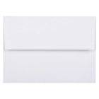JAM Paper Enveloppes d'invitation A7 doublées d'aluminium - 5,25 x 7,25 po - Blanc avec feuille d'argent - paquet de 50-Taille : A7 (5,25 x 7,25 pouces), Excellent moyen de rendre vos occasions encore plus spéciales