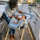 Ingenuity - Chaise haute Deluxe 7-en-1 Proper Positioner, Chambray-Grand enfant, plus grandes options de sièges ! Ce 7-en-1 se transforme en chaise haute pour tout-petit et se transforme en rehausseur, parfait pour les repas au restaurant. Le siège offre une conception ergonomique pour aider à la stabilité posturale tandis que le repose-pieds réglable multi-positions offre un confort supplémentaire