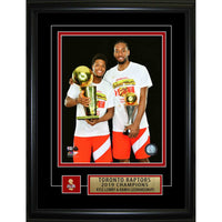 Frameworth - Kyle Lowry et Kawhi Leonard Raptors de Toronto champions 2019 - impression encadree - 15 po l x 17 po H-Sous licence officielle de la NBA mettant en vedette Kyle Lowry et Kawhi Leonard - les leaders qui ont apporte le championnat NBA 2019 a Toronto pour la premiere fois dans l'histoire de la franchise